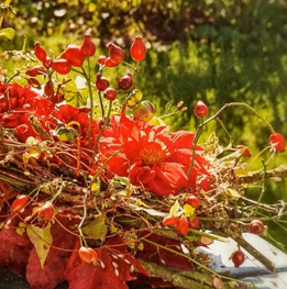 Feuriges Herbstgesteck